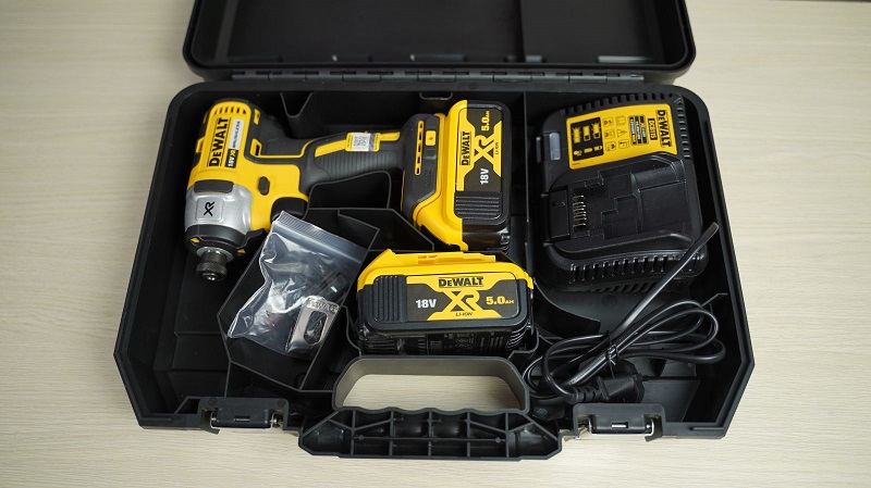 Máy vặn vít động lực pin Dewatl DCF887P2