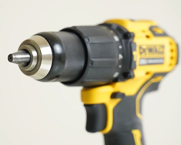 Máy khoan dùng pin Dewalt DCD709P1 18V
