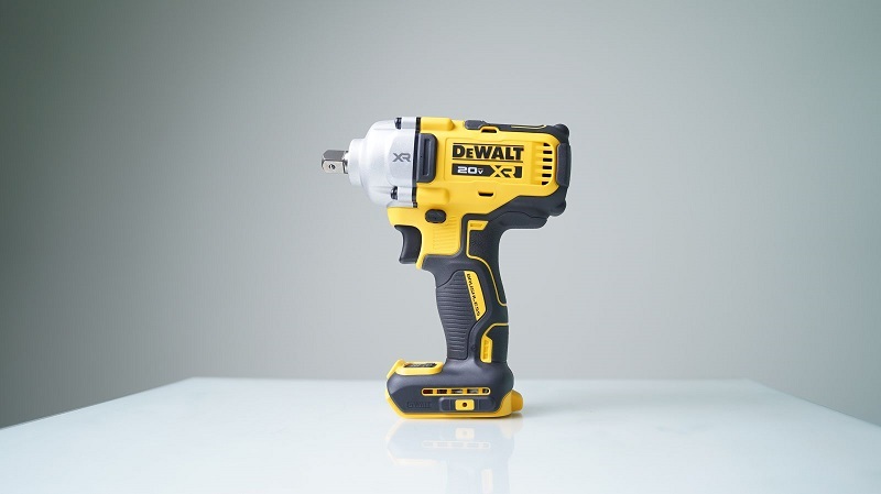 Máy vặn bulong dùng pin 20V DeWALT DCF892N-KR