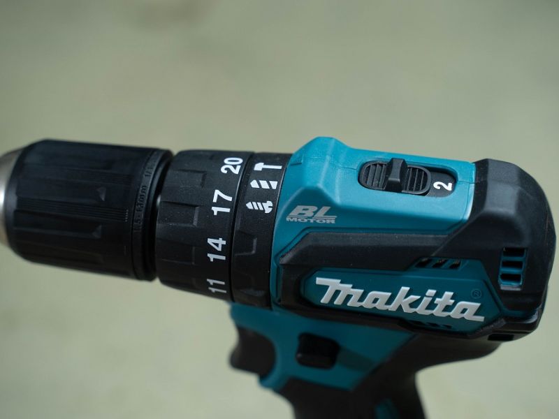 Máy khoan búa vặn vít dùng pin Makita DHP483RFE 18V